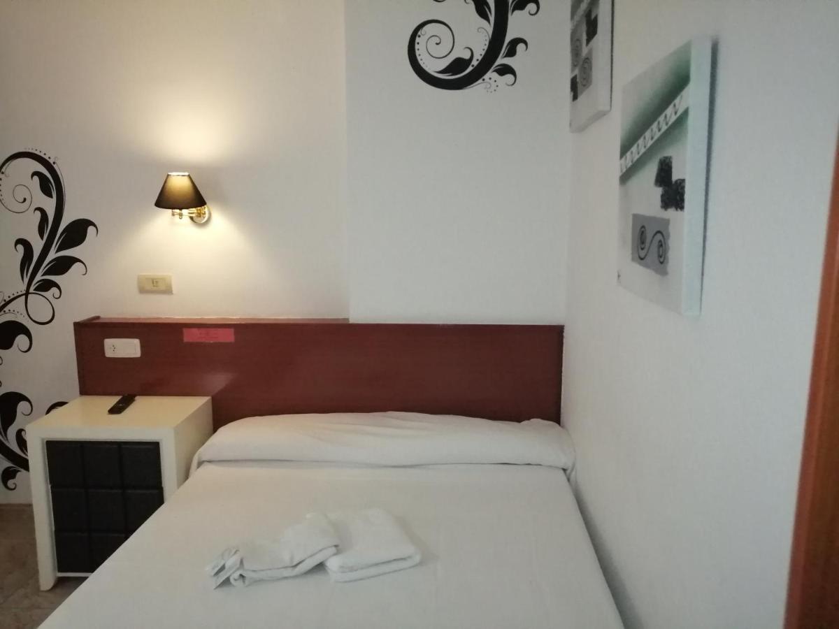 Hostal Jaime I Huesca Luaran gambar