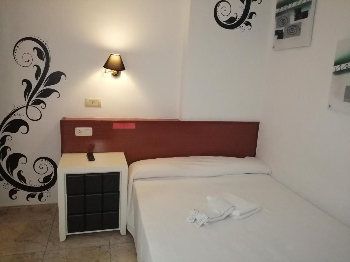 Hostal Jaime I Huesca Luaran gambar