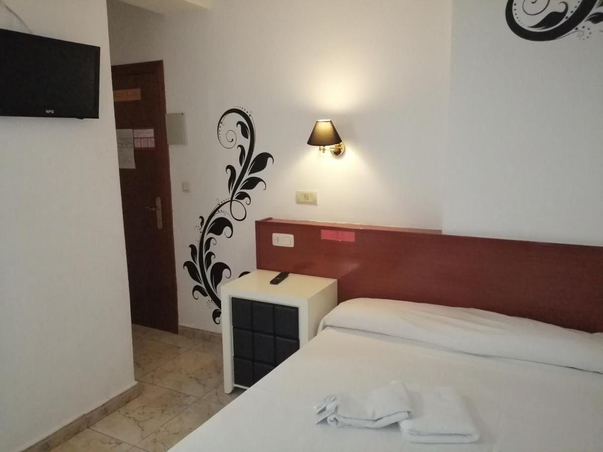 Hostal Jaime I Huesca Luaran gambar