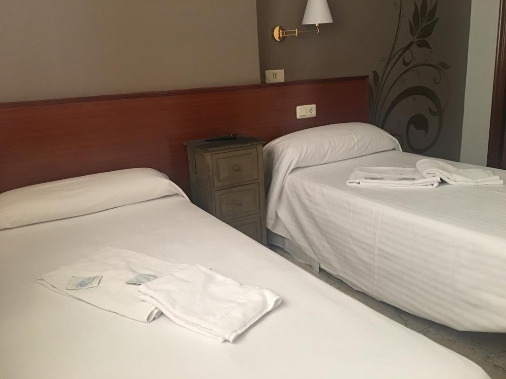 Hostal Jaime I Huesca Luaran gambar