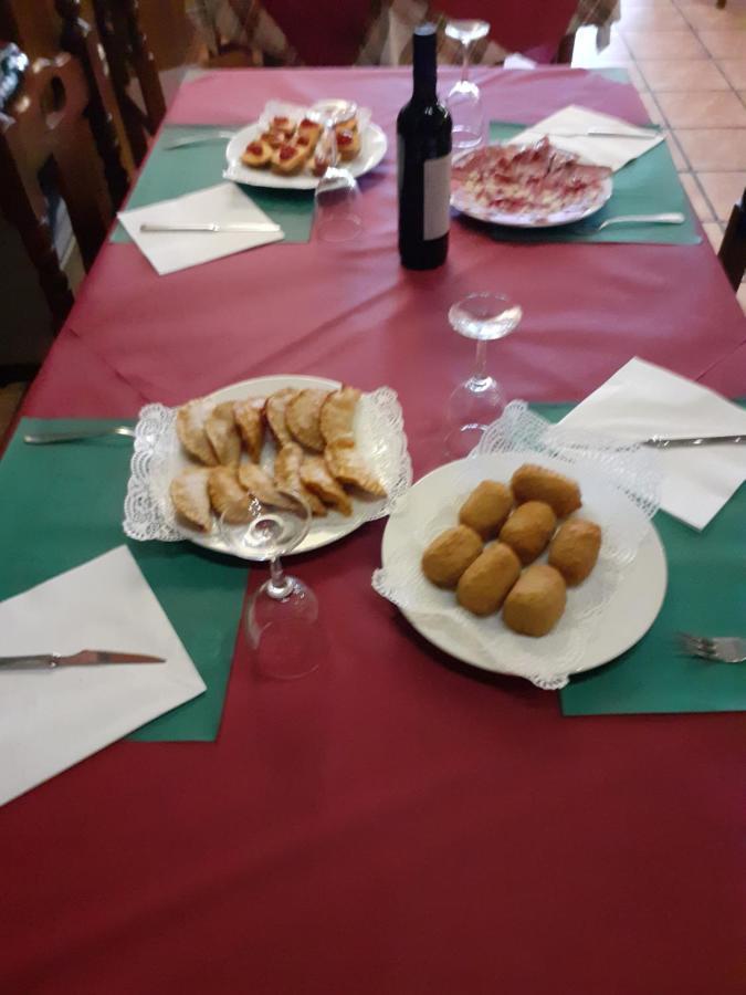 Hostal Jaime I Huesca Luaran gambar